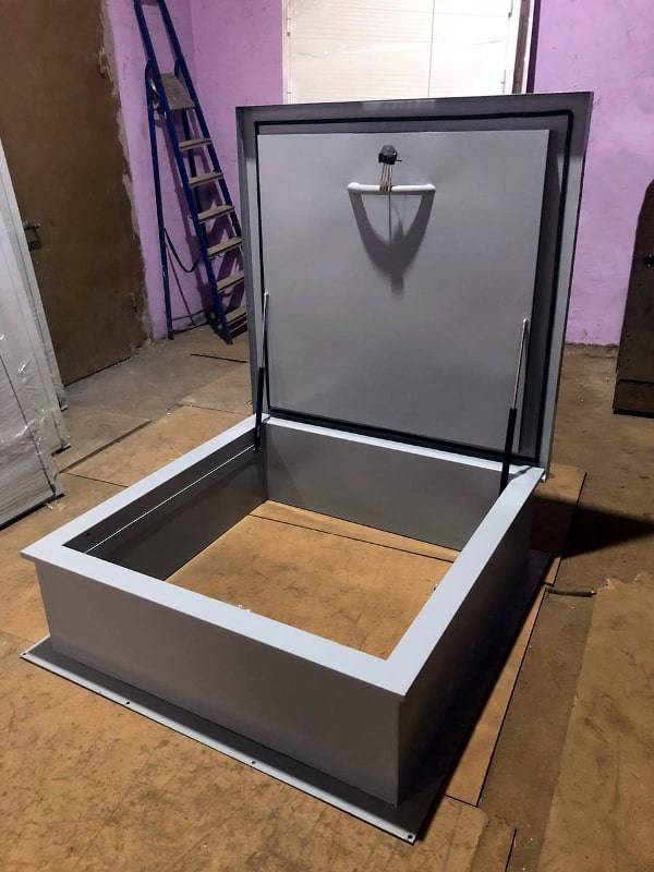 Люк выхода на кровлю