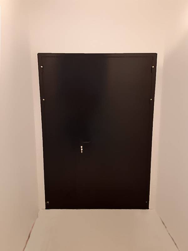 Полуторастворчатая дверь, фото внешней стороны (ТЦ, г. Балашиха)