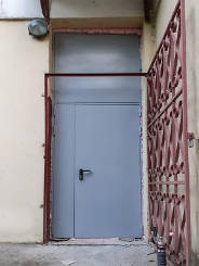 Дверь с верхней глухой вставкой